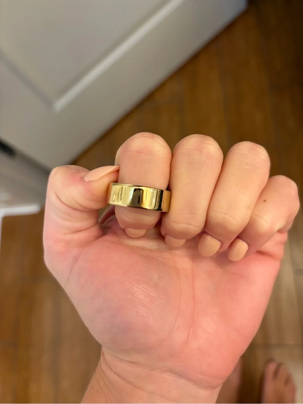 Oura Smart Ring 4 in Gold with Silver Interior